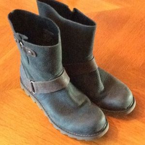 Sorel Mid Calf Boot size 7.5